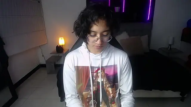 Snapshot of Lili_Gomez_ chatting on 03/14/25, 01:46 Lili Gomez online show from 03/14/25, 01:46