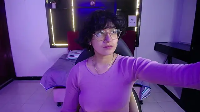 Lili Gomez  online show from 11/08/25, 01:14