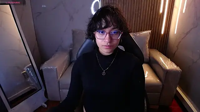 Lili Gomez  online show from 11/14/25, 01:26