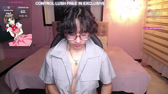 Lili Gomez  online show from 11/24/25, 02:06