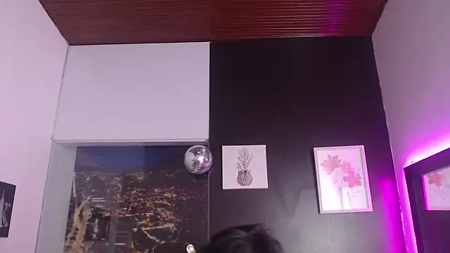 Lili Gomez  online show from 11/02/25, 12:10