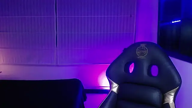 Lili Gomez  online show from 11/26/25, 01:33