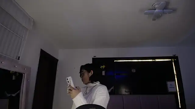 Snapshot of Lili_Gomez_ chatting on 09/18/25, 02:09 Lili Gomez online show from 09/18/25, 02:09
