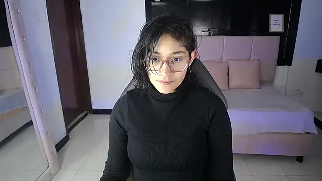 Snapshot of Lili_Gomez_ chatting on 09/14/25, 11:43 Lili Gomez online show from 09/14/25, 11:43