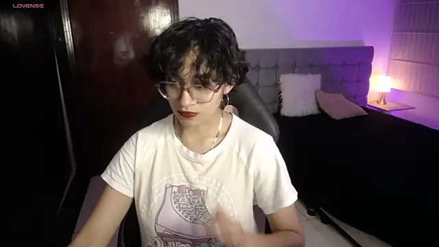 Snapshot of Lili_Gomez_ chatting on 10/16/25, 02:14 Lili Gomez online show from 10/16/25, 02:14