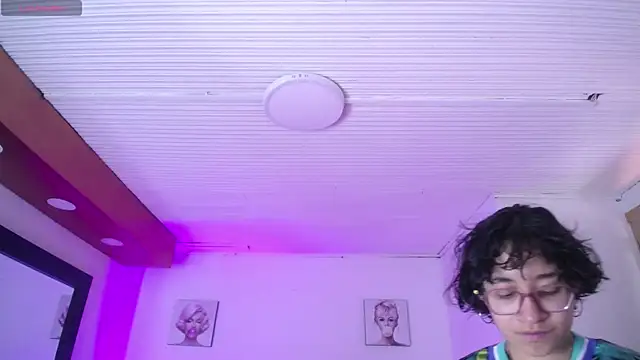 Lili Gomez  online show from 11/11/25, 03:07