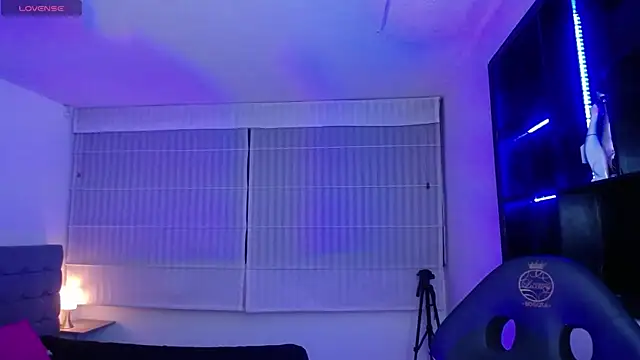 Lili Gomez  online show from 01/12/26, 12:56