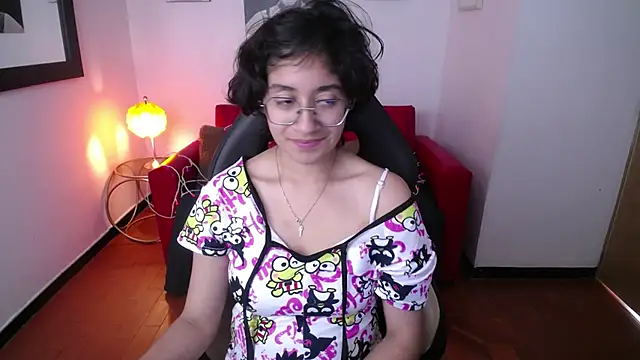 Snapshot of Lili_Gomez_ chatting on 02/15/25, 04:45 Lili Gomez online show from 02/15/25, 04:45