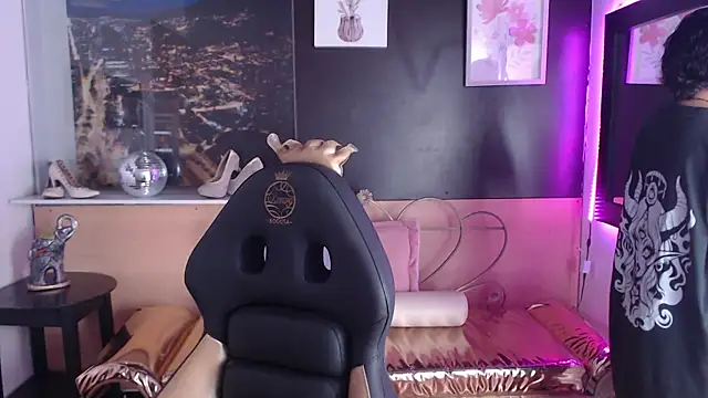 Lili Gomez  online show from 10/24/25, 02:05