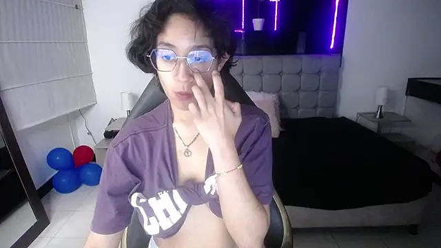 Snapshot of Lili_Gomez_ chatting on 03/06/25, 04:49 Lili Gomez online show from 03/06/25, 04:49