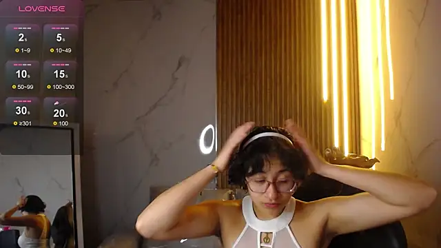 Lili Gomez  online show from 11/15/25, 12:42