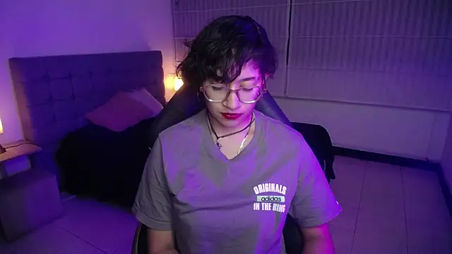 Snapshot of Lili_Gomez_ chatting on 10/13/25, 01:12 Lili Gomez online show from 10/13/25, 01:12