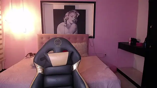 Lili Gomez  online show from 11/09/25, 01:15