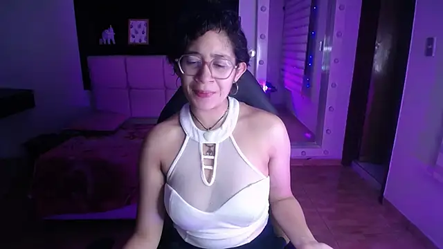 Lili Gomez  online show from 12/20/25, 11:02