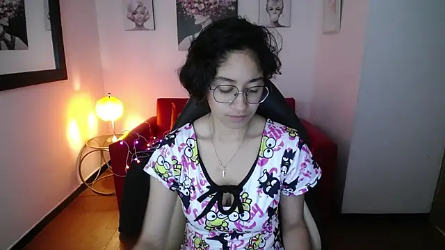 Snapshot of Lili_Gomez_ chatting on 02/15/25, 01:38 Lili Gomez online show from 02/15/25, 01:38
