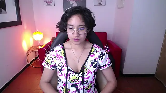 Snapshot of Lili_Gomez_ chatting on 02/15/25, 10:52 Lili Gomez online show from 02/15/25, 10:52