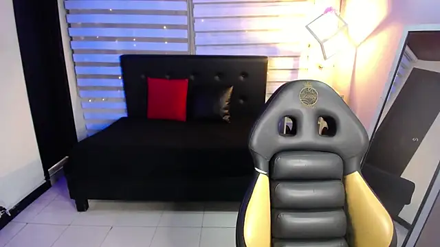 Lili Gomez  online show from 11/04/25, 01:26