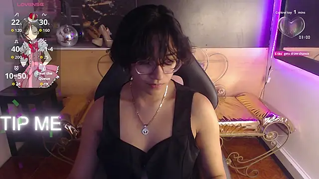 Lili Gomez  online show from 10/27/25, 05:25