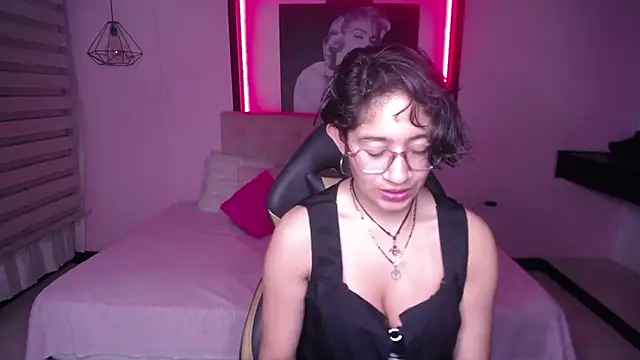 Snapshot of Lili_Gomez_ chatting on 09/22/25, 12:44 Lili Gomez online show from 09/22/25, 12:44