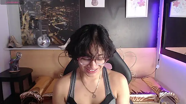 Lili Gomez  online show from 10/21/25, 01:43