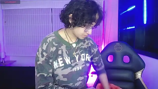 Lili Gomez  online show from 11/27/25, 02:06