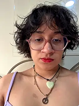 Lili Gomez  online show from 12/04/25, 01:54