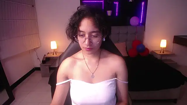 Snapshot of Lili_Gomez_ chatting on 03/02/25, 01:20 Lili Gomez online show from 03/02/25, 01:20
