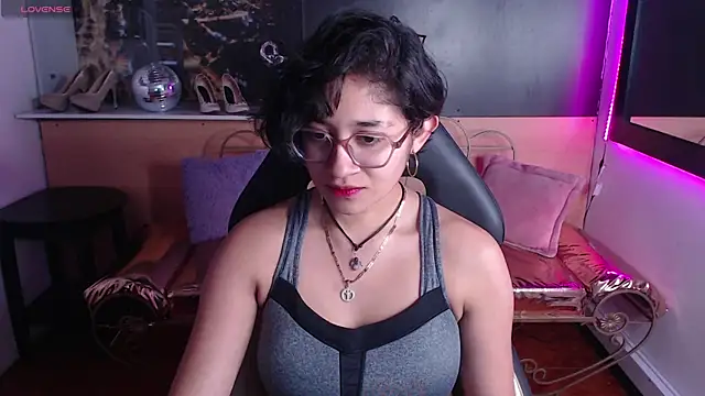 Snapshot of Lili_Gomez_ chatting on 10/06/25, 12:28 Lili Gomez online show from 10/06/25, 12:28