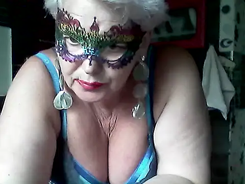 Snapshot of Lisa_Suzie chatting on 06/03/26, 02:44 Lisa Suzie online show from 06/03/26, 02:44