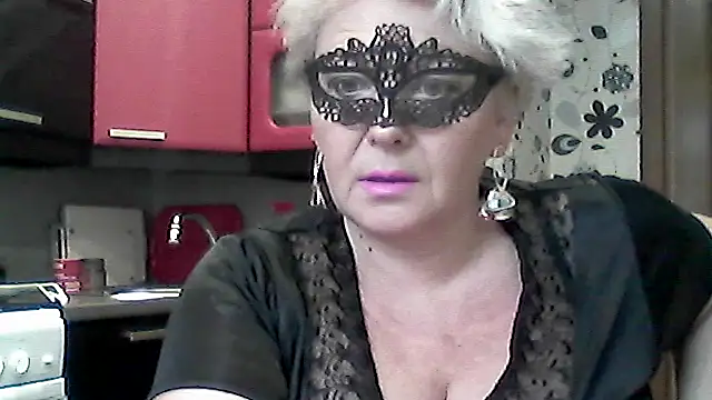 Snapshot of Lisa_Suzie chatting on 10/16/25, 07:49 Lisa Suzie online show from 10/16/25, 07:49