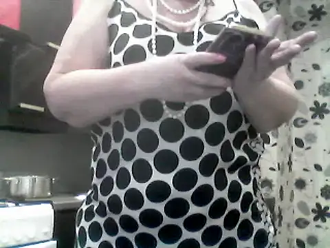 Snapshot of Lisa_Suzie chatting on 02/09/25, 06:43 Lisa Suzie online show from 02/09/25, 06:43