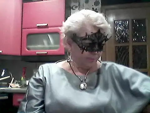 Snapshot of Lisa_Suzie chatting on 10/04/25, 10:00 Lisa Suzie online show from 10/04/25, 10:00