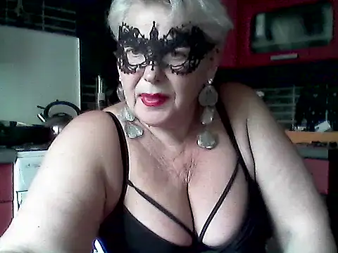 Snapshot of Lisa_Suzie chatting on 06/19/26, 10:10 Lisa Suzie online show from 06/19/26, 10:10