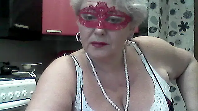 Snapshot of Lisa_Suzie chatting on 10/11/25, 06:47 Lisa Suzie online show from 10/11/25, 06:47