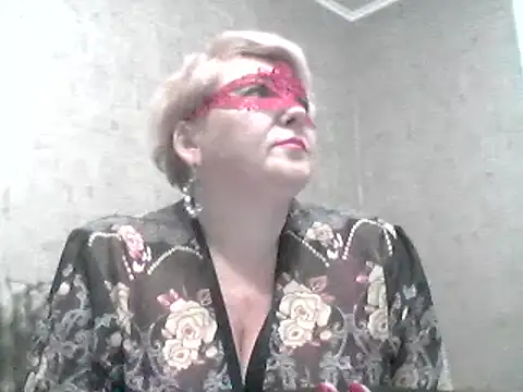 Snapshot of Lisa_Suzie chatting on 01/05/25, 07:28 Lisa Suzie online show from 01/05/25, 07:28