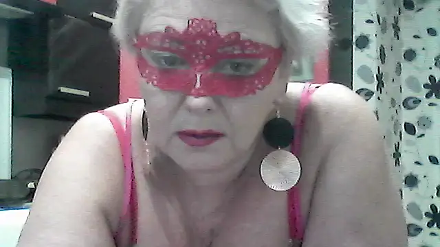 Snapshot of Lisa_Suzie chatting on 10/15/25, 01:52 Lisa Suzie online show from 10/15/25, 01:52
