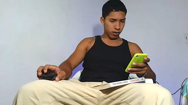 maximo vega newv online show from 12/22/25, 08:53