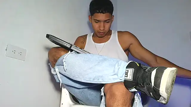 maximo vega newv online show from 03/25/26, 08:19