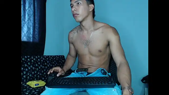 Snapshot of maximo_vega_newv chatting on 12/13/24, 03:21 maximo vega newv online show from 12/13/24, 03:21