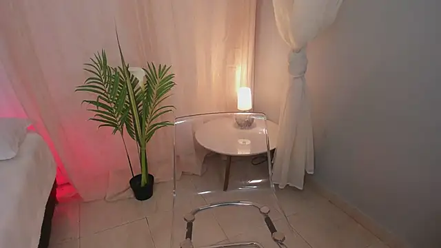 Lia Sweett  online show from 03/12/26, 04:00