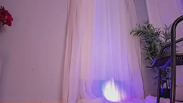 Snapshot of Lia_Sweett_ chatting on 03/19/25, 05:50 Lia Sweett online show from 03/19/25, 05:50