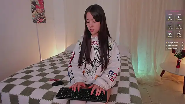 Lia Sweett  online show from 02/18/26, 03:52
