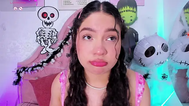 amandalee01 online show from 10/12/25, 07:04