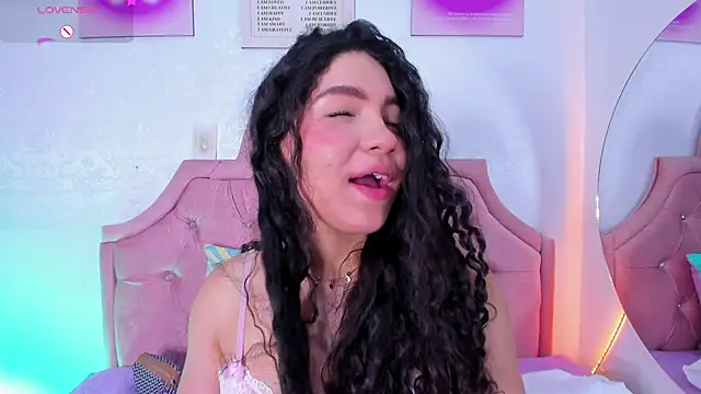 amandalee01 online show from 11/07/25, 06:23