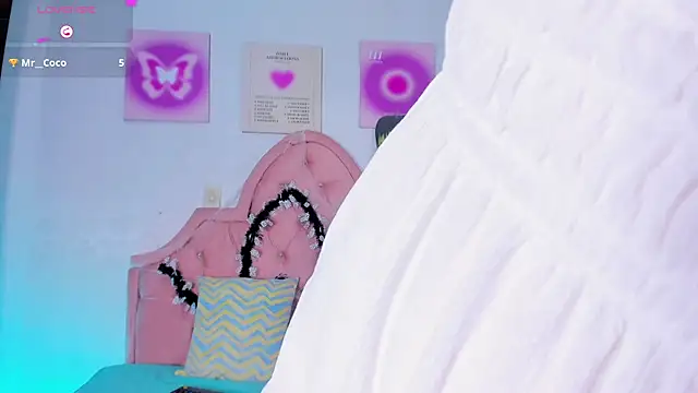 amandalee01 online show from 10/24/25, 07:13