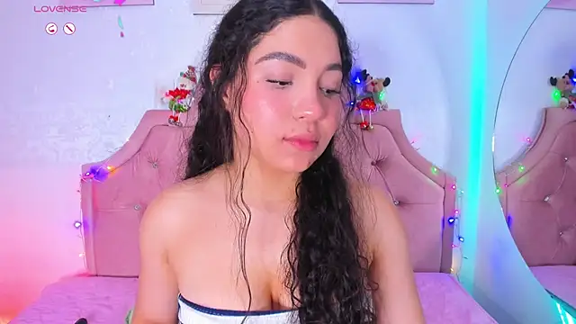 amandalee01 online show from 12/05/25, 08:06