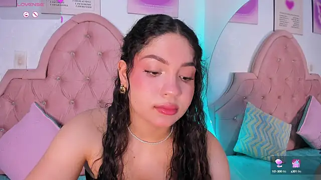 amandalee01 online show from 09/26/25, 07:54