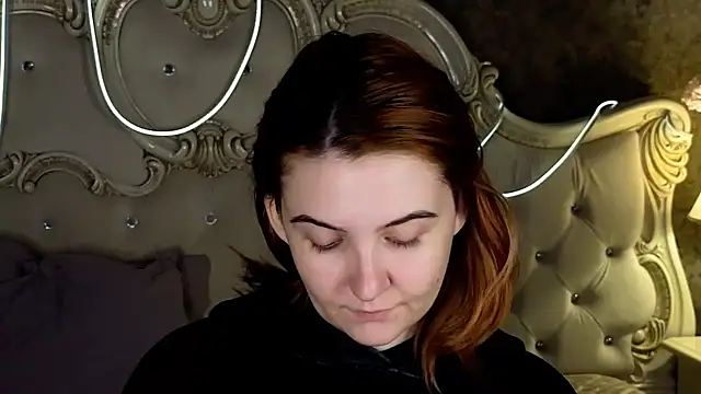 Melanie Stoun online show from 10/15/25, 11:07