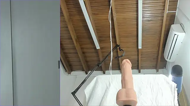 Snapshot of Lucy_carter_ chatting on 10/28/25, 03:00 Lucy carter online show from 10/28/25, 03:00