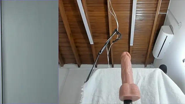 Snapshot of Lucy_carter_ chatting on 11/26/25, 01:00 Lucy carter online show from 11/26/25, 01:00